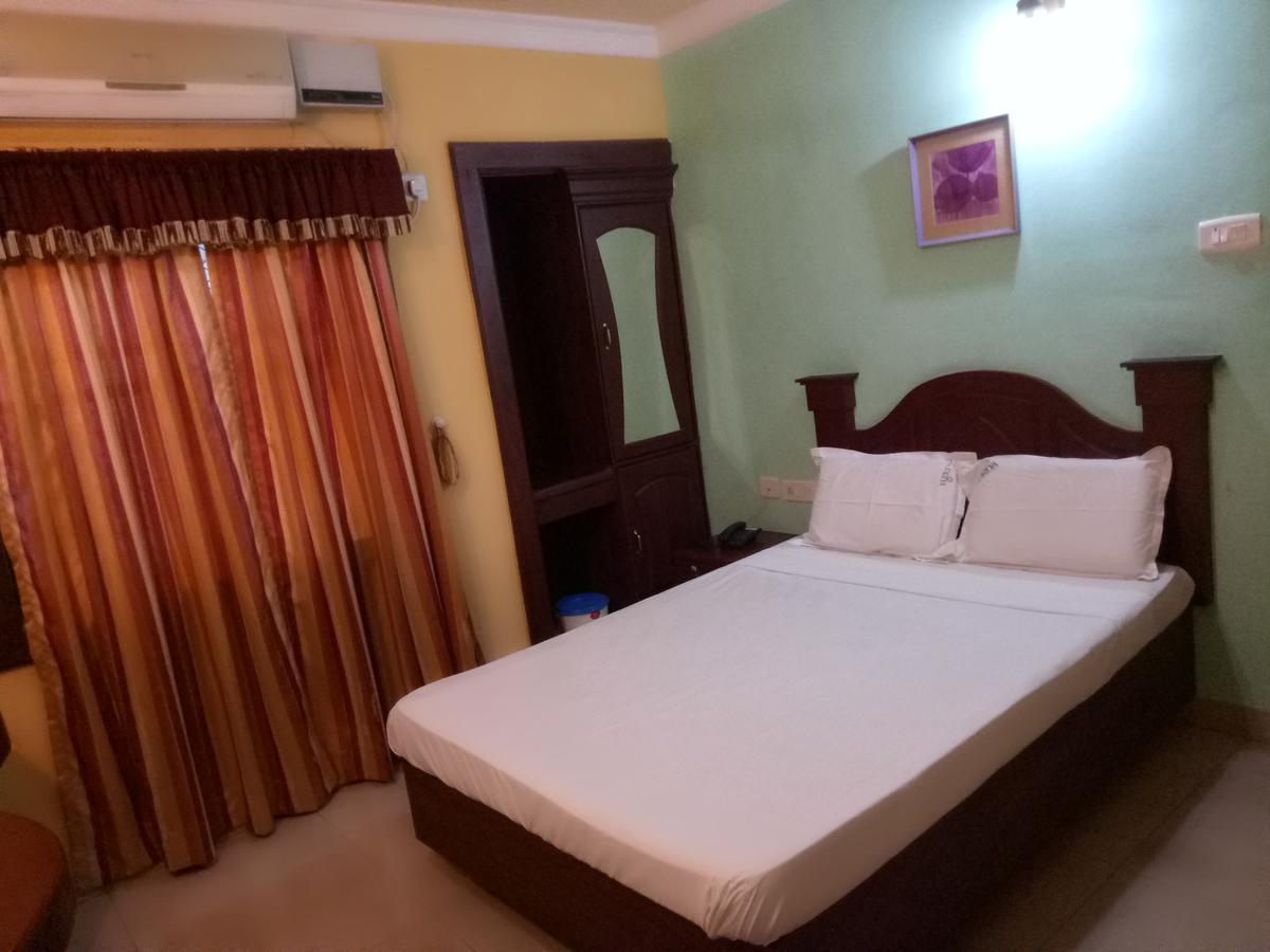 Hotel Priya Chengannur Экстерьер фото