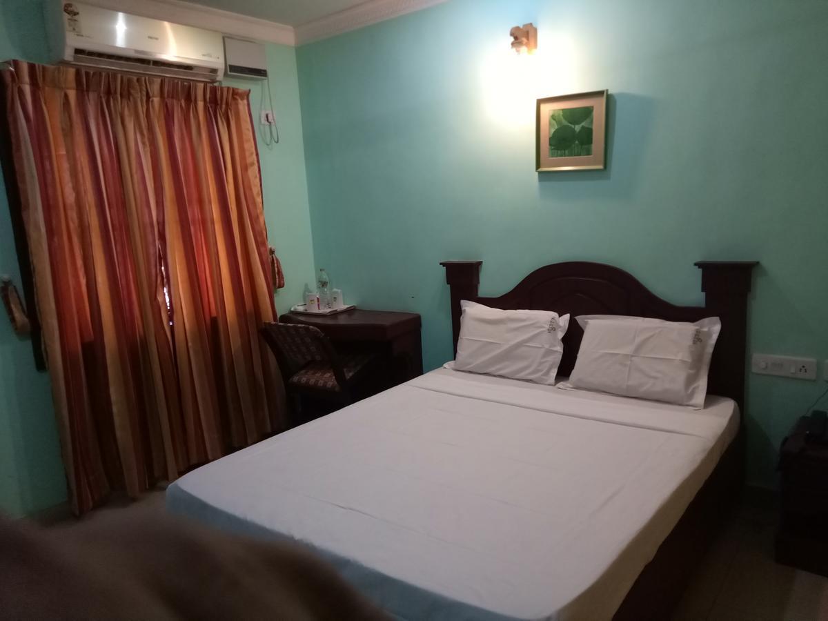 Hotel Priya Chengannur Экстерьер фото